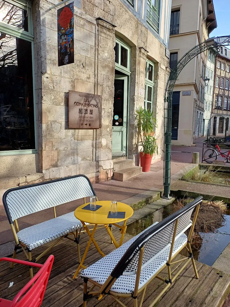 Terrasse les pieds dans l'eau